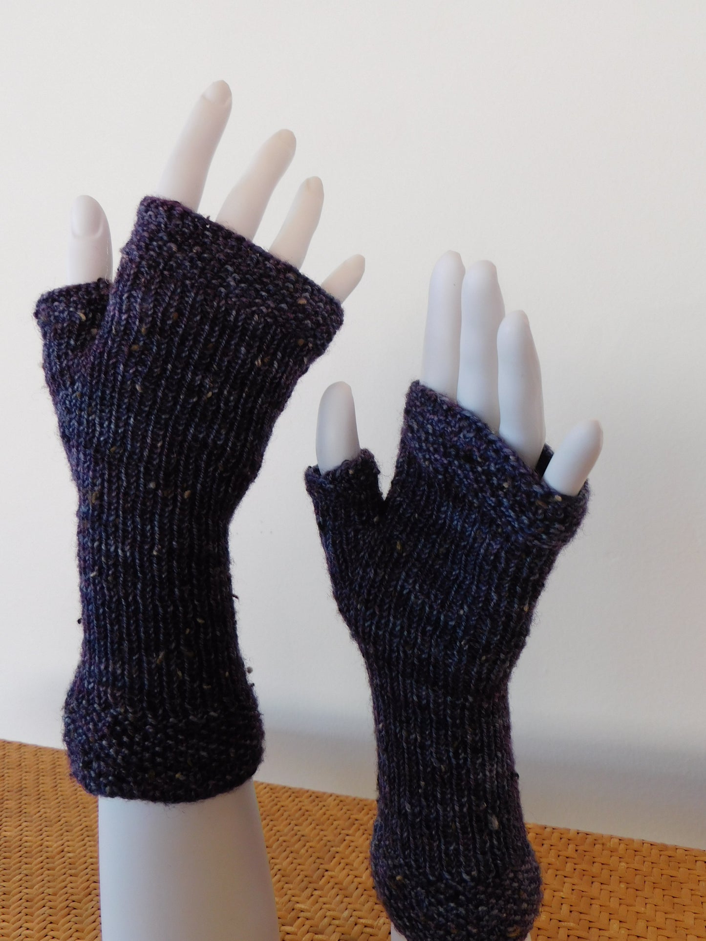 Lori Wallin - Knit Knit Ribbed mitts