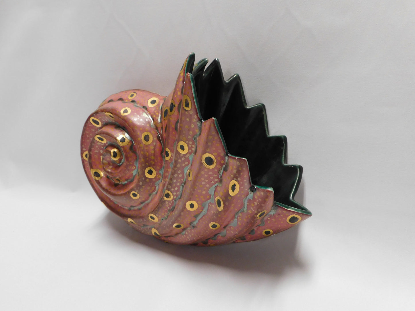 Emerge - Estate of Terry Gieber Seashell / Robert Harrison